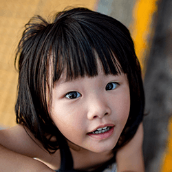 オンライン英会話を楽しむ小学生の女の子と保護者の感想