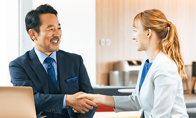 受講生満足度99.2%を表すグラフィック - 法人会員アンケート結果