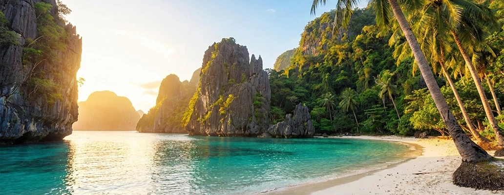 フィリピンの自然豊かな海岸線と青い海の風景
