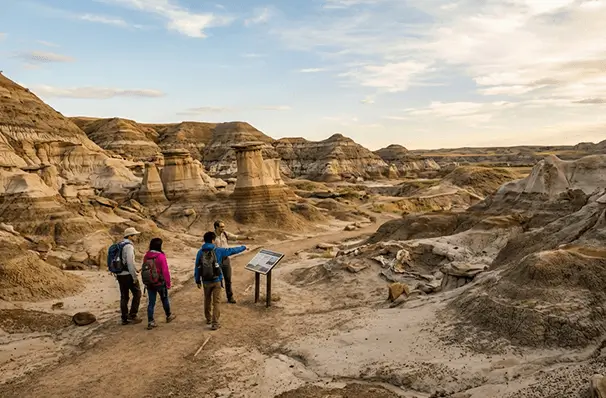 カルガリーの自然を探検する留学生たち