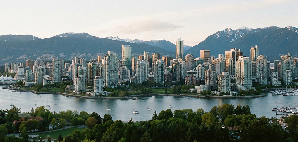 カナダ留学について相談する学生