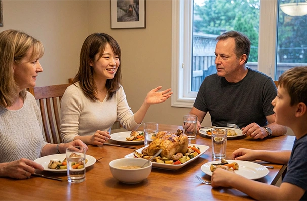 ホストファミリーと夕食を囲むカナダ留学生