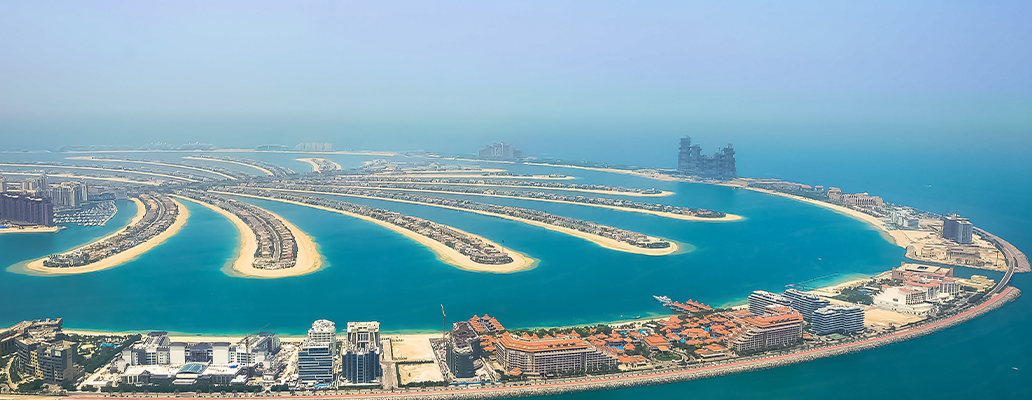ジュメイラ地区の高級住宅街とビーチの景観
