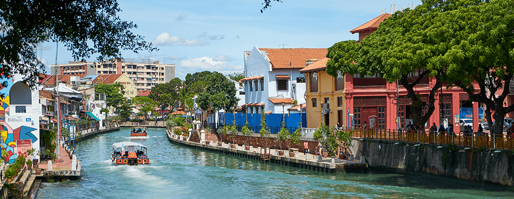 マレーシア留学費用 | マレーシア マラッカ川沿いのカラフルな街並み
