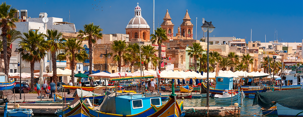 スリーマの街並みとボートが浮かぶ港、利便性の高い生活環境