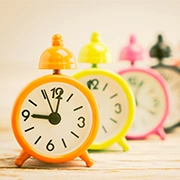 日本との時差が少ないことを表す時計のイメージ