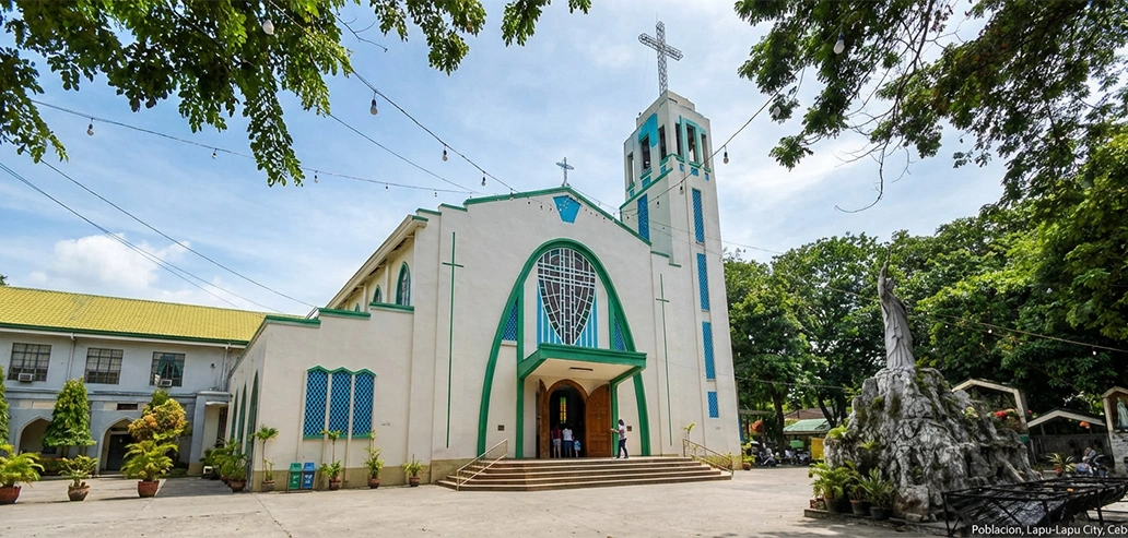 シンプルな外観の現代的な教会建築