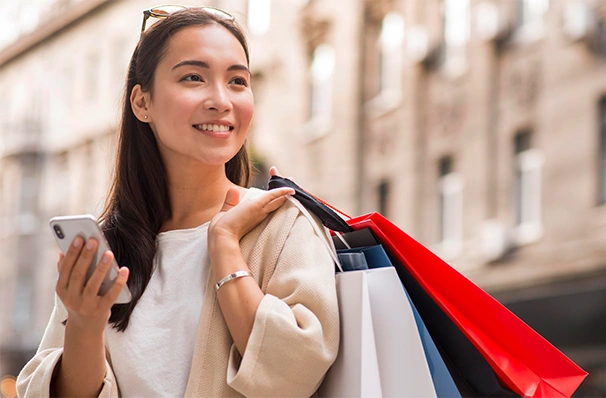 セブ島の街中を散策する留学生の様子