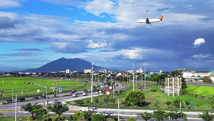 クラークの広大な緑地と山の景色——フィリピン・パンパンガ州の安全な留学都市