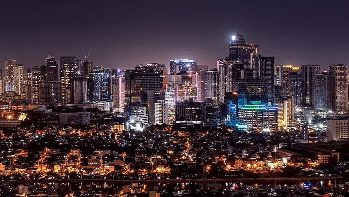 夜景に輝くマニラの高層ビル群——フィリピンの首都マニラの都市風景