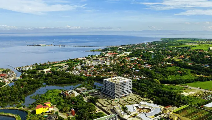 バコロド市の市街地を望む空撮——フィリピンの留学都市