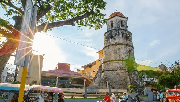 ドゥマゲテのランドマーク的な塔——フィリピンの留学都市