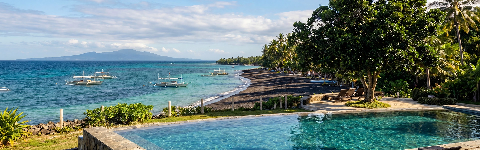 ドゥマゲテの美しいビーチと青い海の風景