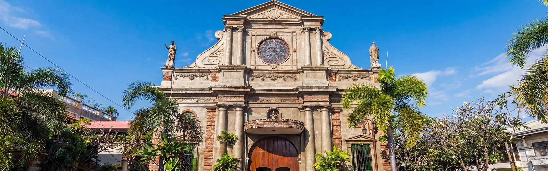 ドゥマゲテにある歴史的な教会の外観