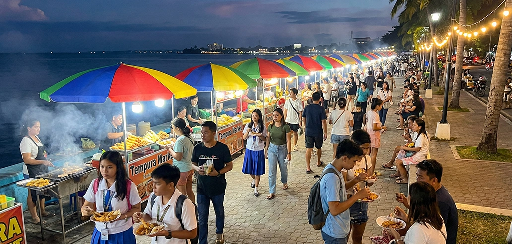 ドゥマゲテの屋外マーケットの様子