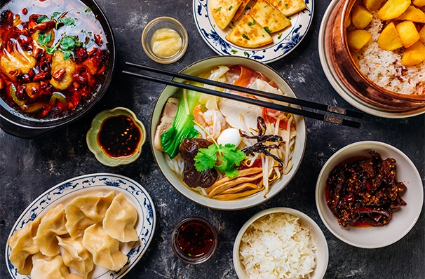 学校で提供される食事の様子