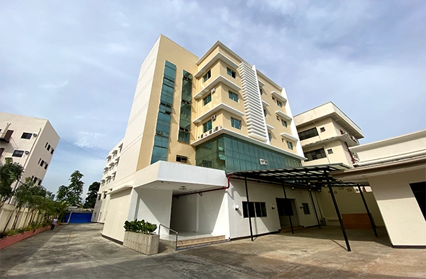 フィリピン留学の学校併設型内部寮の建物外観