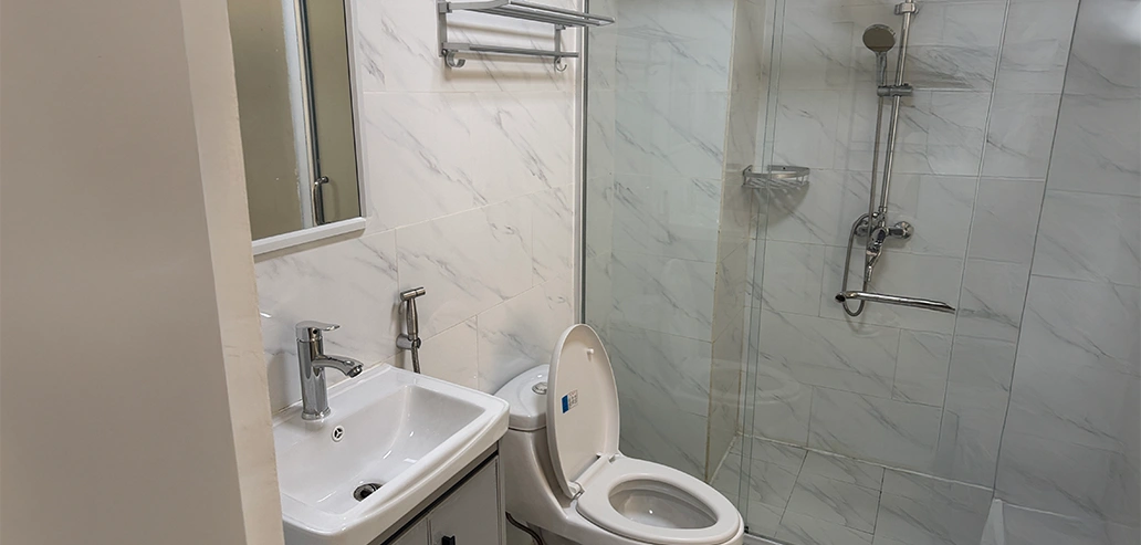 フィリピン留学の滞在先に備え付けられたバスルームとシャワー設備