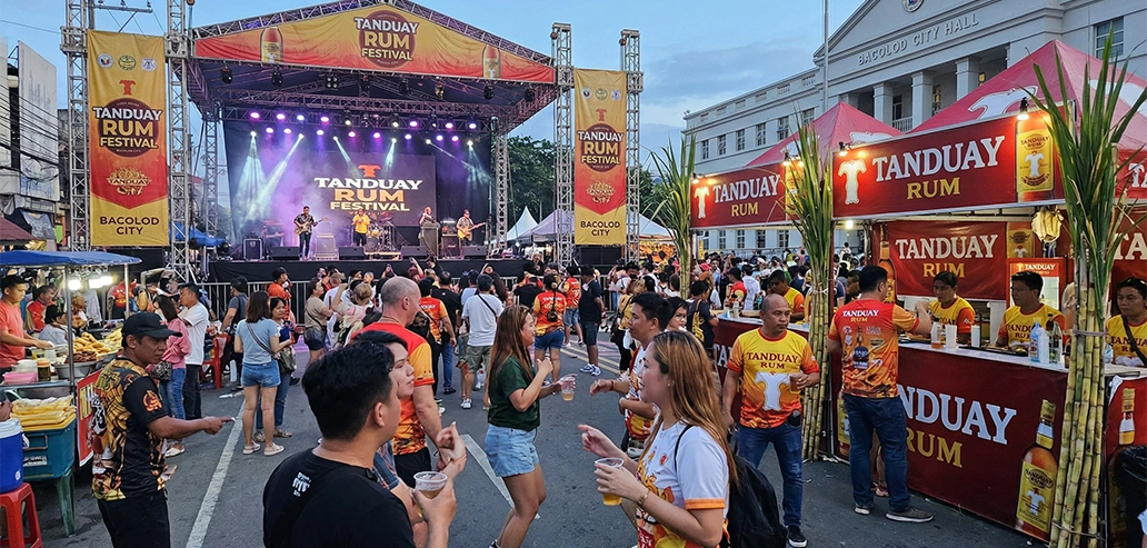 ラム酒を楽しむ人々と音楽パフォーマンス