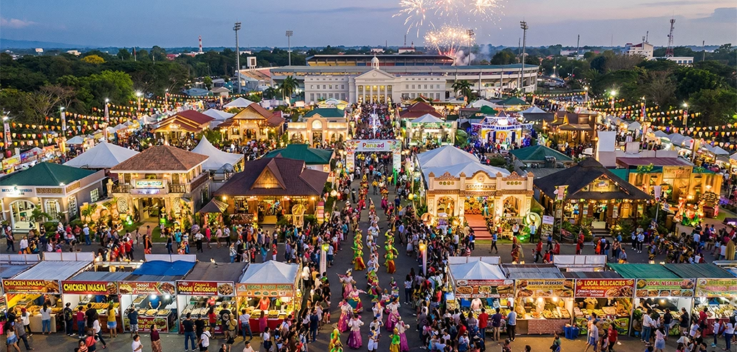 パナアド・パークで開催される各市町のパビリオン