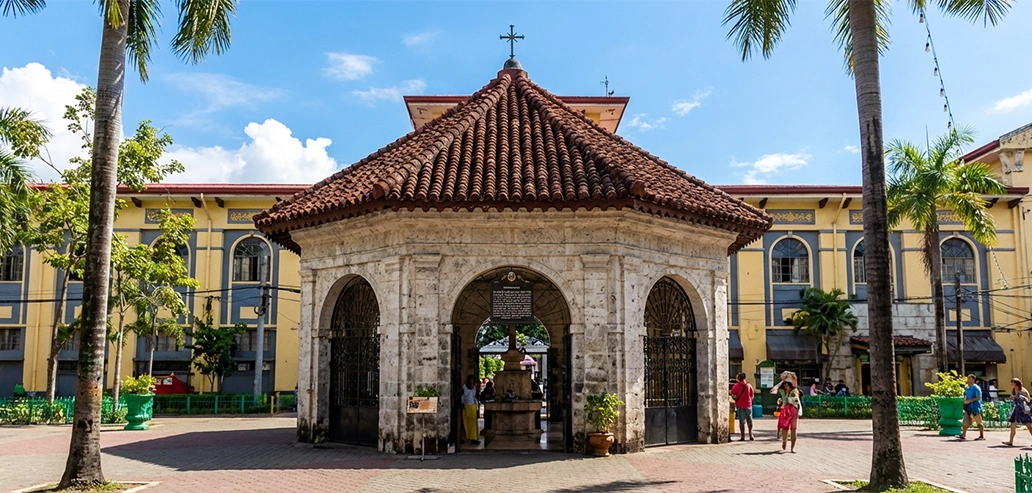 石造りの屋根を持つ小規模な礼拝堂