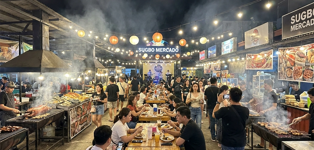 夜ににぎわうナイトマーケット全体の様子