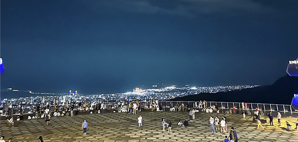 夜景が一望できる高台から見た街並み