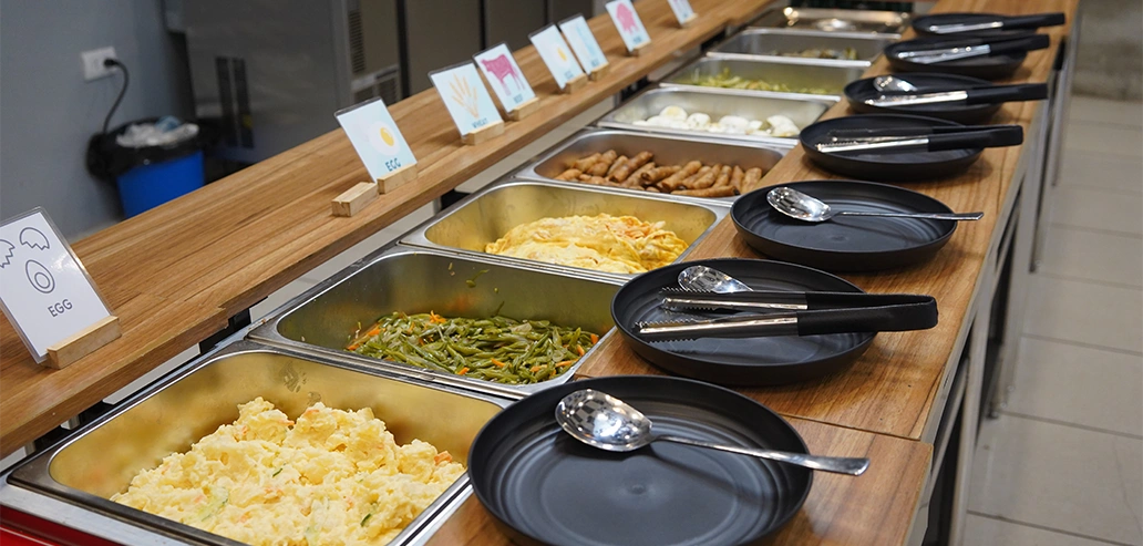 フィリピン留学の食事で提供されるビュッフェ形式の食事