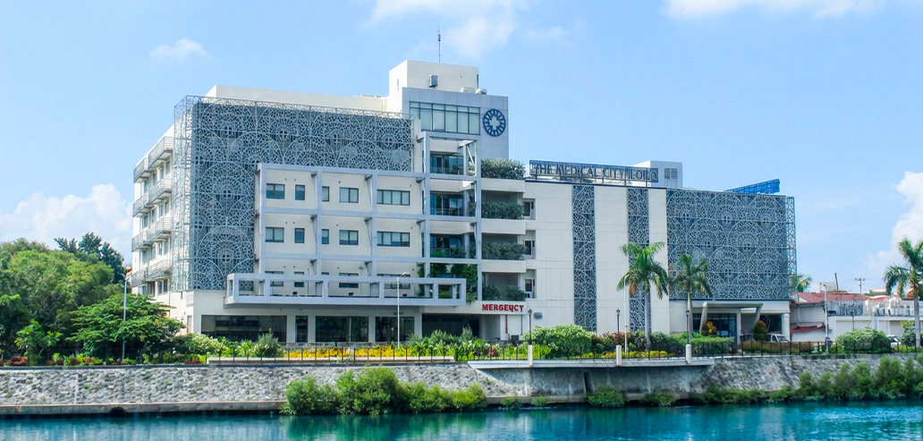 イロイロにある近代的な医療センターの建物