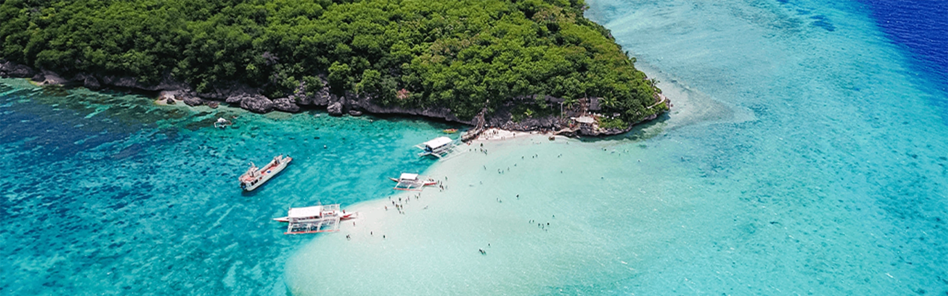 フィリピンの美しい海と島を上空から撮影した留学イメージ写真