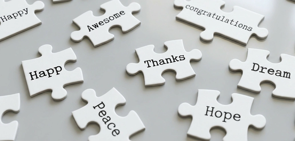 カウンターで出発前の手続きを行っている様子