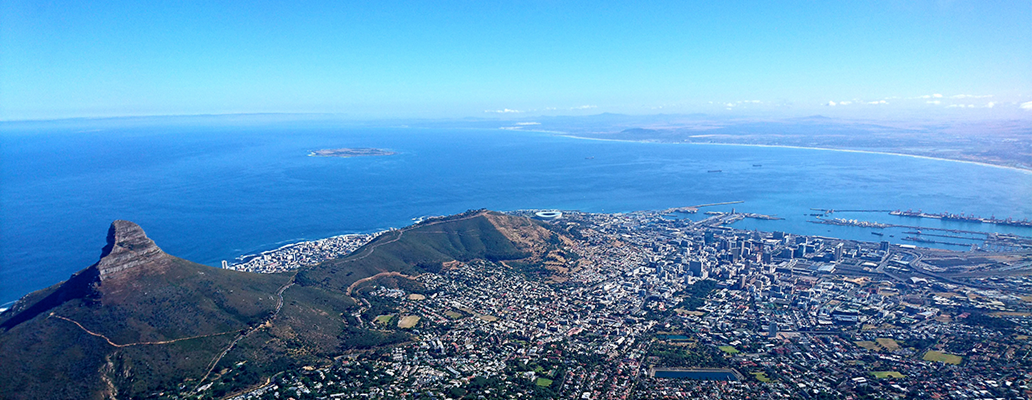 海と山に囲まれた南アフリカ・ケープタウンの風景