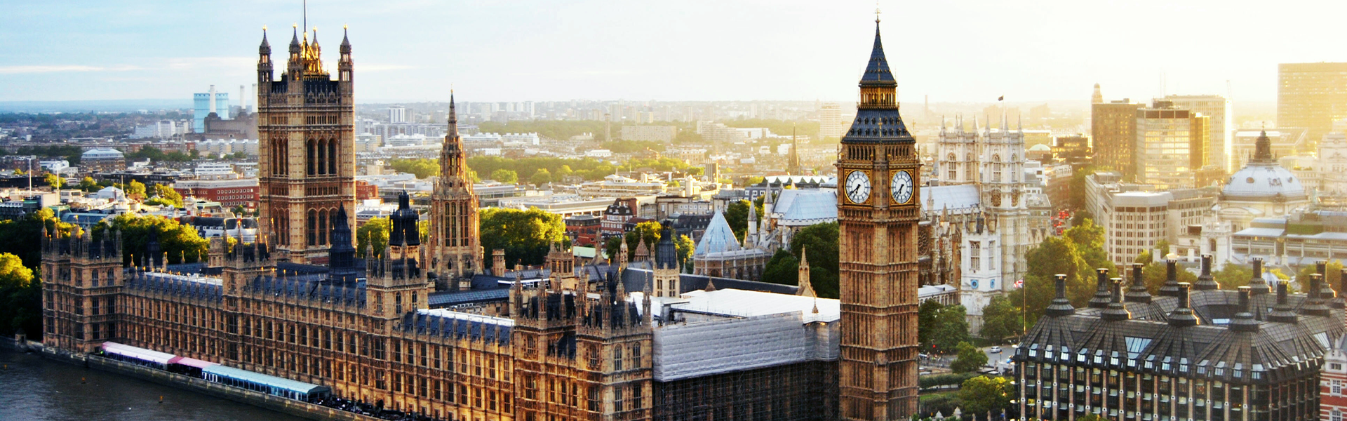 イギリス留学の魅力|ロンドンのビッグベンと伝統的な街並みでブリティッシュ英語を学ぶ