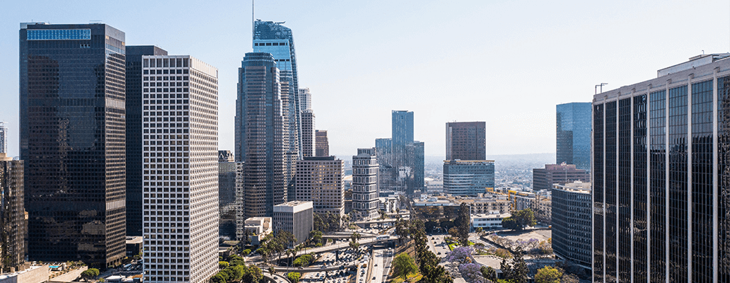 ロサンゼルス中心街の高層ビル群｜アメリカ留学費用や都市ごとの差に注意