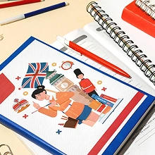 初心者向けの教材やノートが並んだデスク