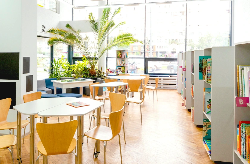 充実した設備が整った語学学校のラウンジエリア