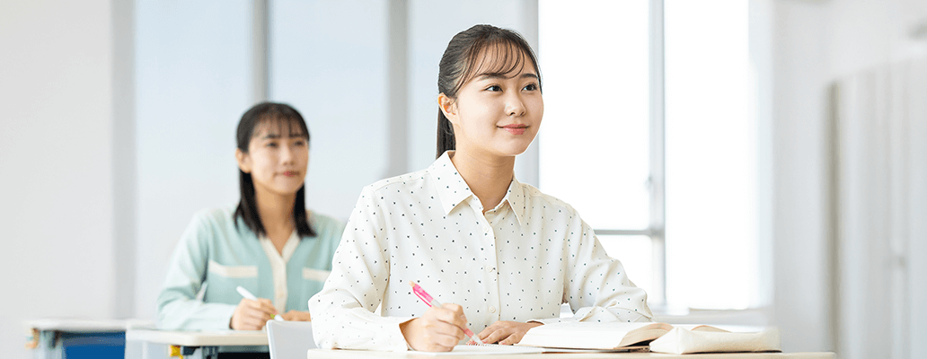 短期集中で英語力を高める授業を受ける学生の様子