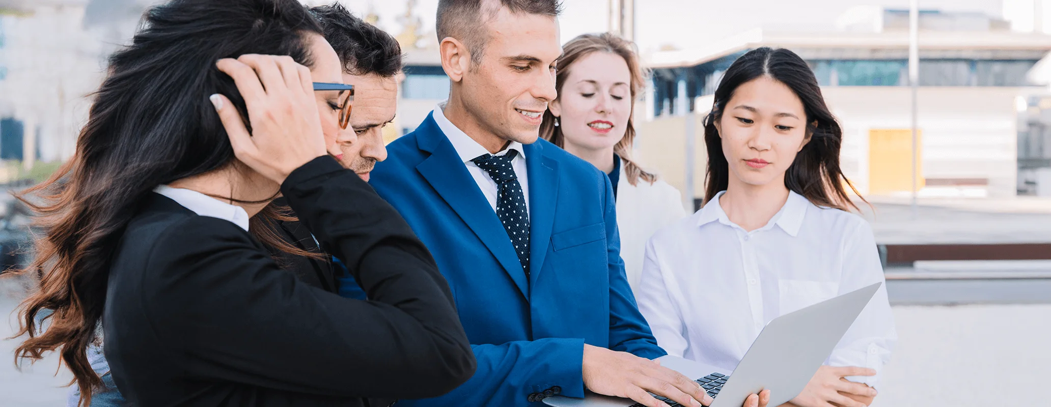 TOEICスコアアップを目指してチームで学習する社会人グループ