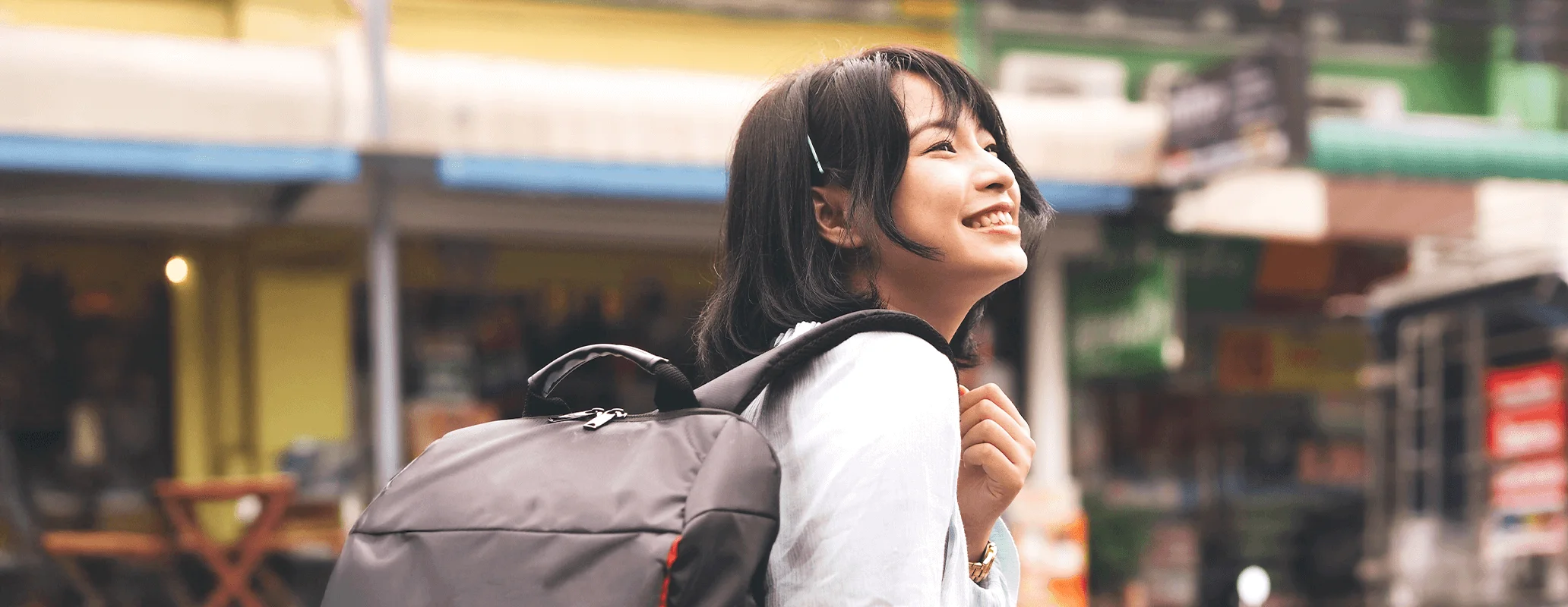 留学準備でTOEIC学習に取り組む女性学生