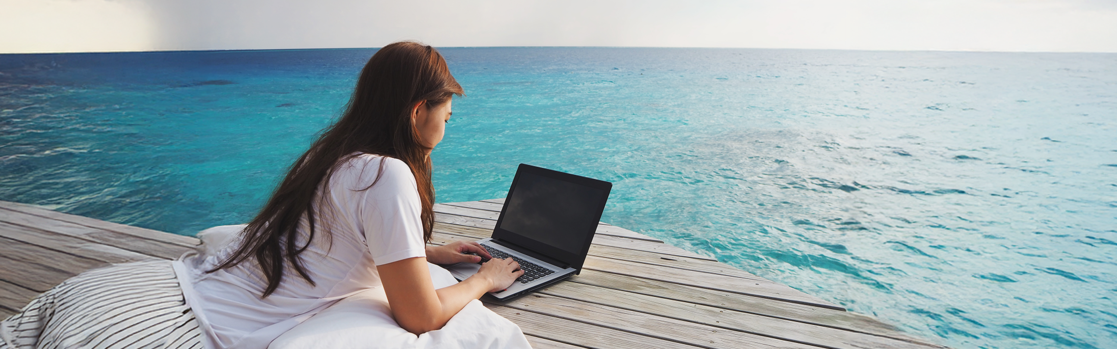 仕事と留学を両立する新しい学び方・ワーケーションの様子