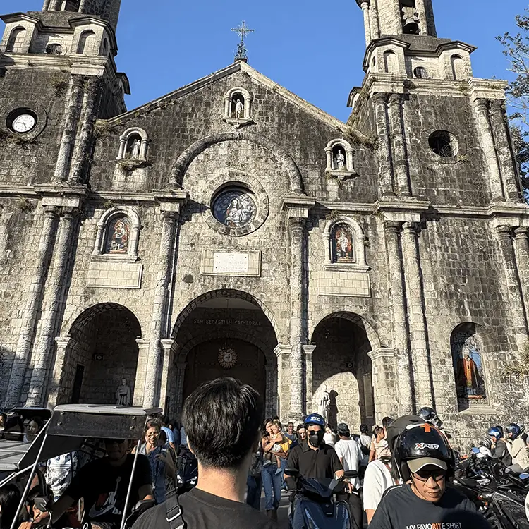 フィリピンの石造りバロック式教会の外観